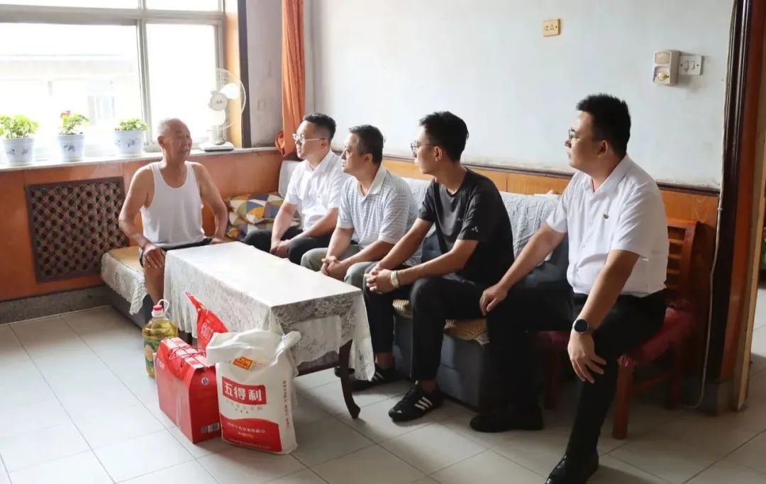 致敬崢嶸歲月 | 海江集團開展“八一”建軍節關懷慰問退役軍人活動